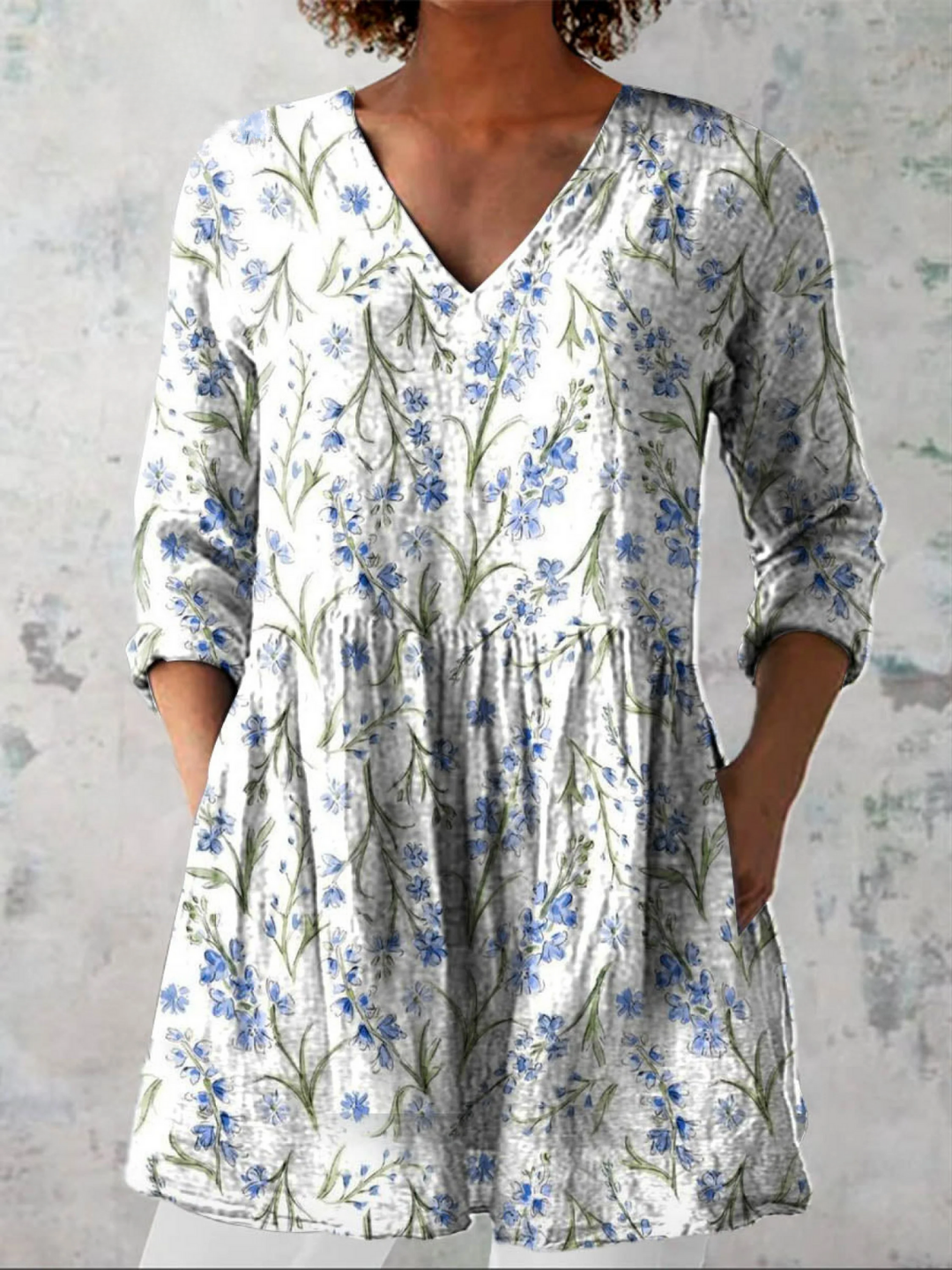 Women's Refined Flowing Blouse – Classic Elegant Design