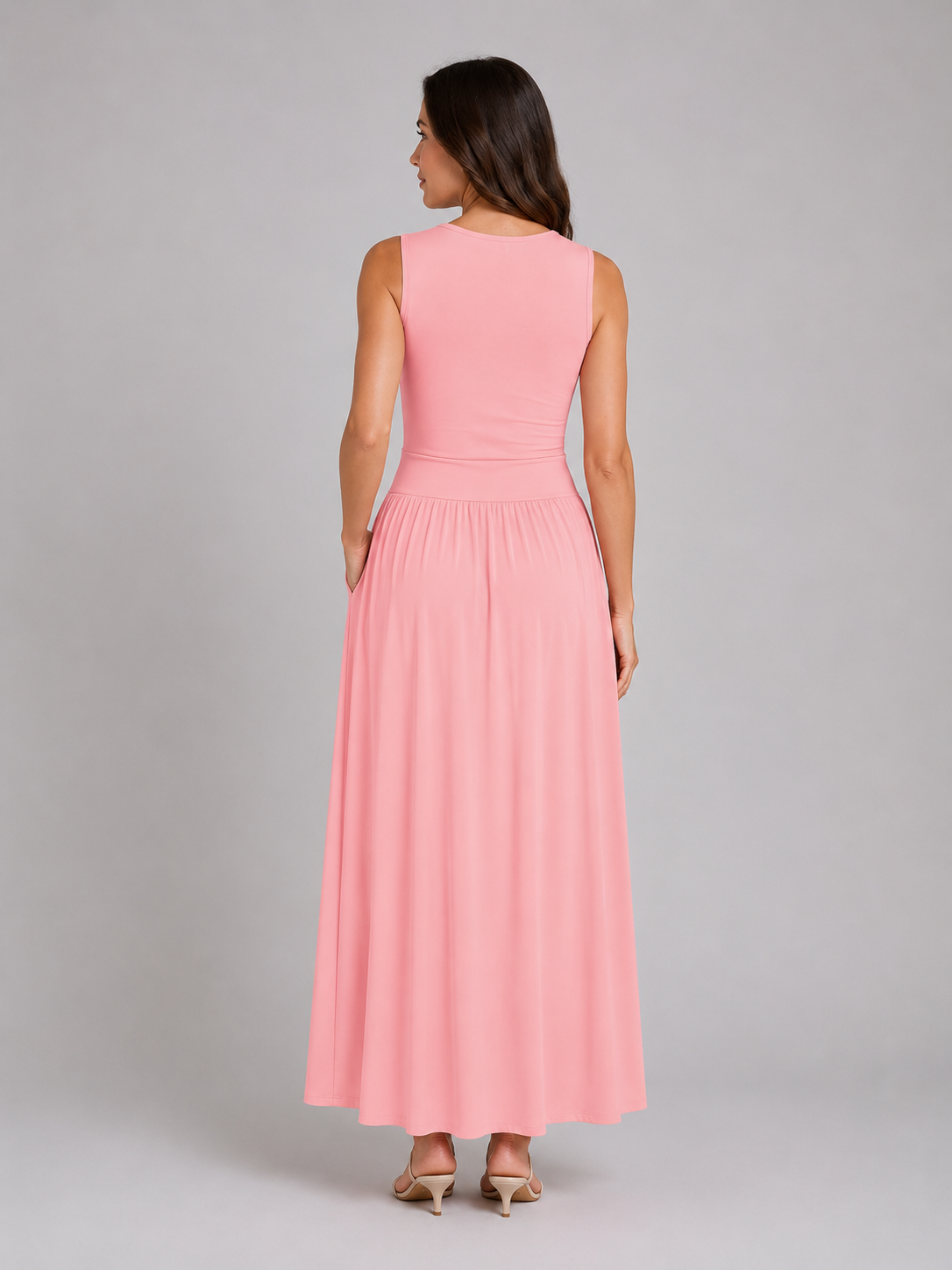 Women's Sleeveless Maxi Dress with Pockets – Ruched Waist Style
