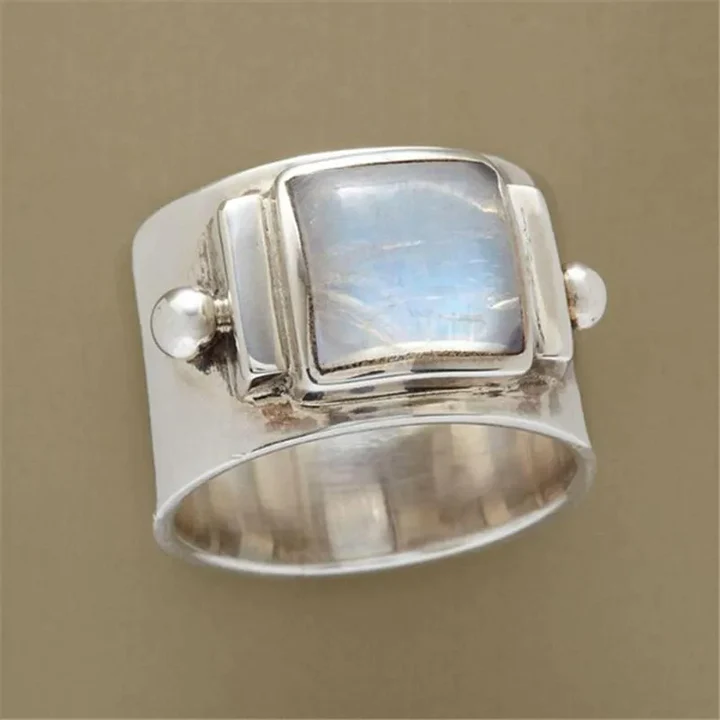 Vintage Crystal Ring – Considered Detail
